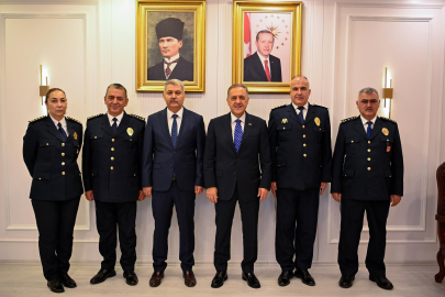 Vali Usta terfi alan emniyet müdürlerine belgelerini takdim etti
