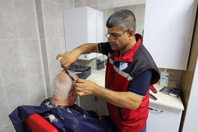 Yalova Belediyesi’nden huzurevi sakinlerine kuaförlük hizmeti