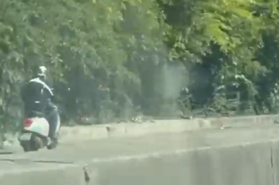 Yalova’da ters yönde ilerleyen motosikletli trafiği birbirine kattı