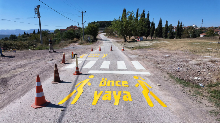Yalova’da köylerde yaya çizgileri yenilendi