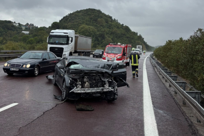 Yalova'da trafik kazası: Sağanak yağış kazayı beraberinde getirdi!
