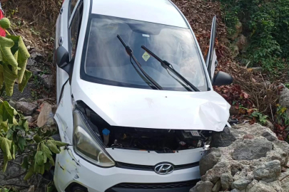 Yalova Teşvikiye’de otomobil dereye uçtu