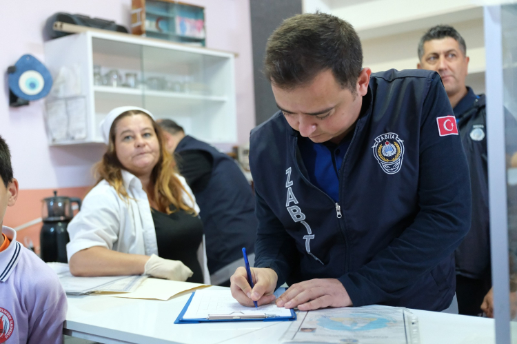 Çiftlikköy Belediyesi Zabıta Müdürlüğü ekipleri yapılan denetimde hem fiyat hem hijyen kurallarına bakıldı 