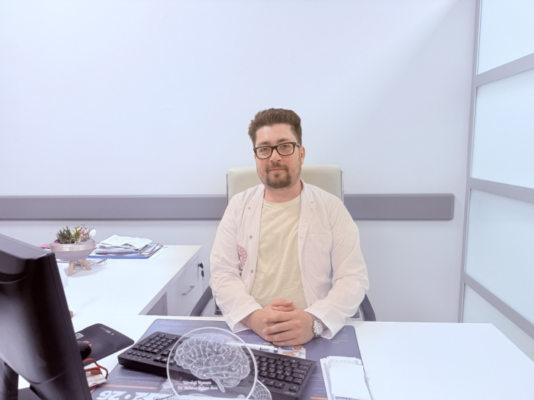 Yalova Eğitim ve Araştırma Hastanesi Nöroloji Uzmanı Dr. Mehmet Özkan Avcı, alzheimer hastalığında erken dönemde yapılan değerlendirmerin önemini açıkladı