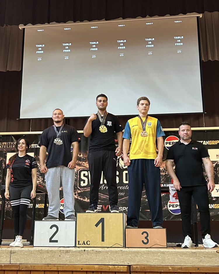 Yalova Belediye Spor Kulübü İsviçre'de gerçekleşen bilek güreşi şampiyonasını büüyk başarıyla tamamladı
