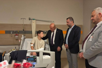 MHP Yalova İl Başkanı Mustafa Deviren'den hastalara ziyaret
