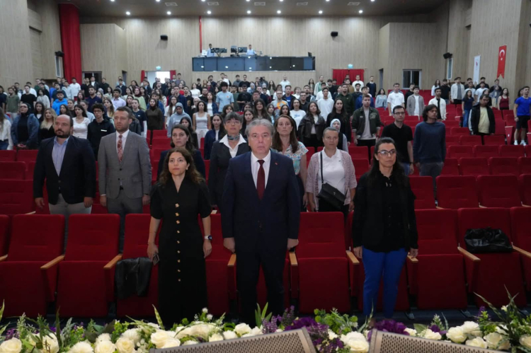 Yalova Üniversitesi, bünyesine yeni katılan öğrencilerle bir tanışma gerçekleştirdi