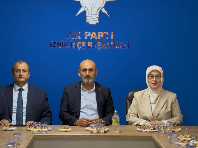 Akyol İznik'te vatandaşlarla bir araya geldi