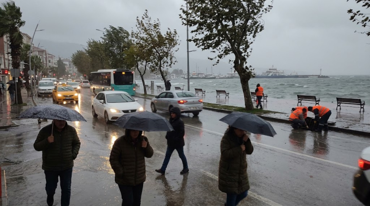 Marmara Denizi için fırtına uyarısında bulunuldu. Yalova'da fırtına bekleniyor