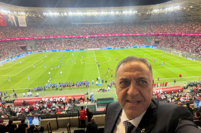 Vali Usta' Milli Takımın maçını tribünden izledi