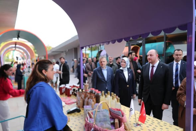 Büyükgümüş, ailenin toplumsal yapıdaki önemine dikkat çekti. 