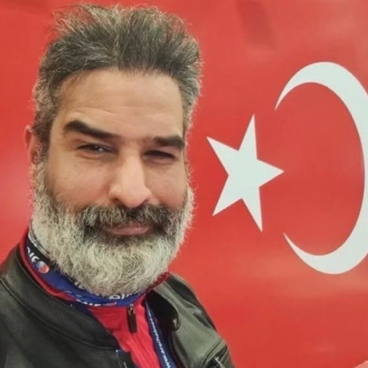 Motovlogcu Dayı olarak bilinen Cumhur Kahraman’ın sevenleri yasa boğuldu