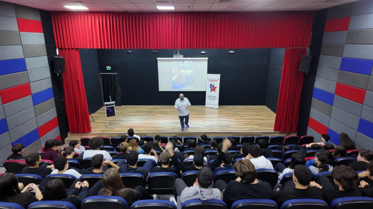 Uzmanlar Eğitim Kurumları Kurucu Müdürleri, matematik öğretiminde doğru yöntem, güçlü kaynak ve nitelikli öğretmen faktörünün büyük önem taşıdığını belirtti.