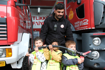 Minik öğrenciler Çiftlikköy İtfaiyesi’nde