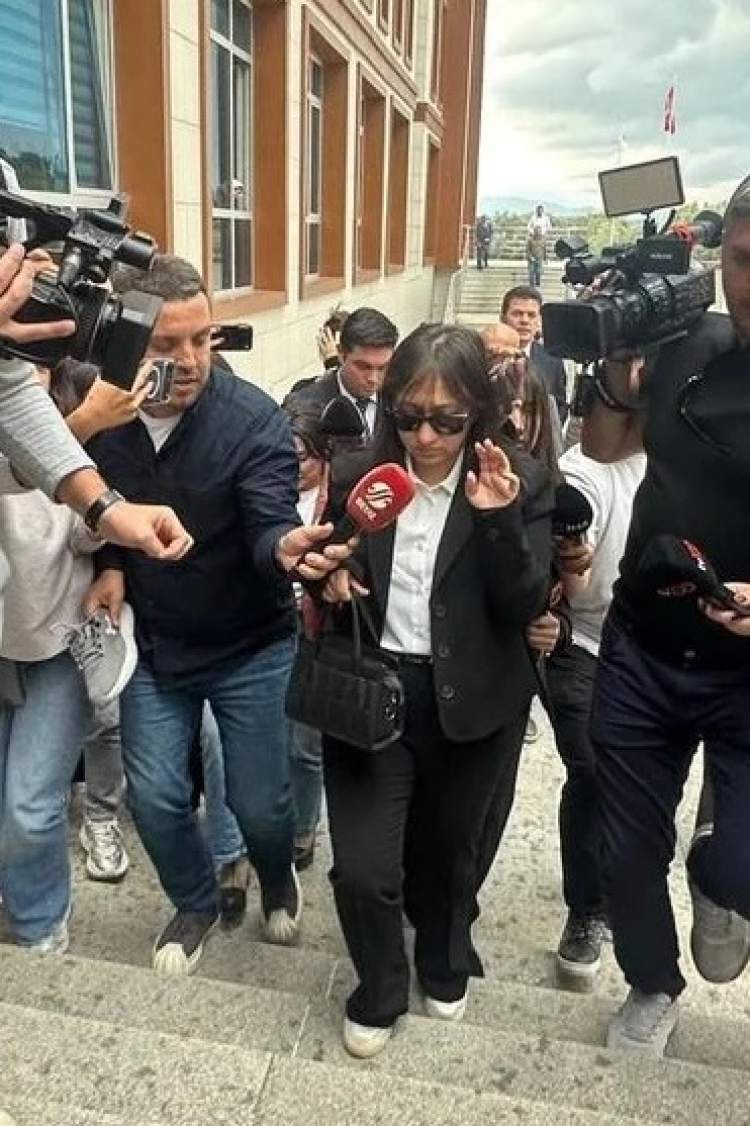 öncesi Yalova Adliyesi’ne gelen Güllü’nün oğlu Tuğberk Yağız Gülter ve olayın canlı tanığı Sultan Nur Ulu gazetecilerin sorularını yanıtsız bıraktı. 