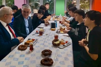 Yalova İl Millî Eğitim Müdürü Aytekin Yılmaz, öğrencilerle kahvaltı yaptı