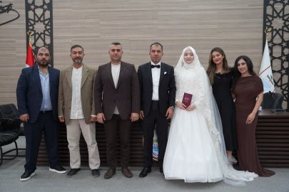 Kadıköy Belediye Başkanı Yılmaz Tavşan, genç çiftin mutluluğuna ortak oldu