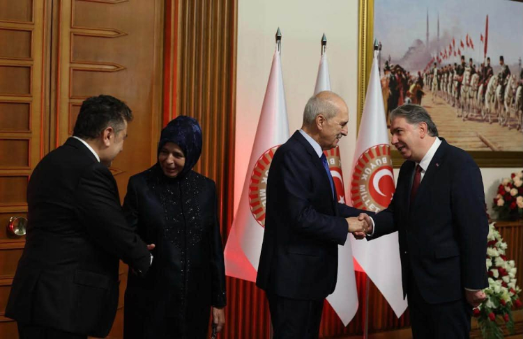 Yalova Üniversitesi Rektörü Prof. Dr. Mehmet Bahçekapılı, Meclis Tören Salonu’nda düzenlenen resepsiyona katıldı.