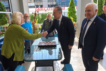 Vali Usta Aronya Huzurevi’nin asırlık çınarlarıyla buluştu