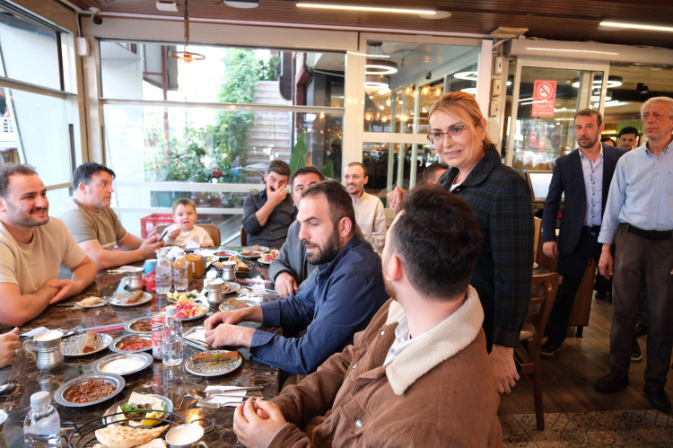 . Altınova Belediye Başkanı Yasemin Fazlaca, ilçede aktif olarak görevini sürdüren imam-hatip ve müezzin-kayyımlar ile emekliye ayrılan din görevlilerini ağırladı.