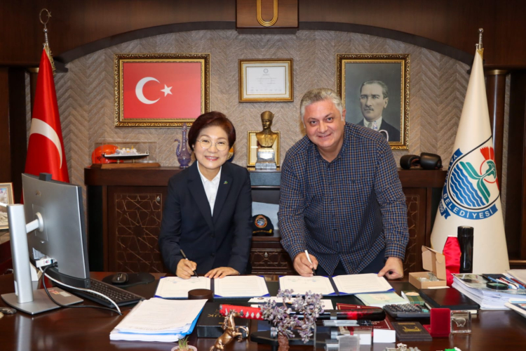 Başkan Gürel, Yalova’nın uluslararası alanda tanıtımına ve farklı kentlerle ilişkilerin geliştirilmesine yönelik iş birliklerinin artarak devam edeceğini ifade etti.