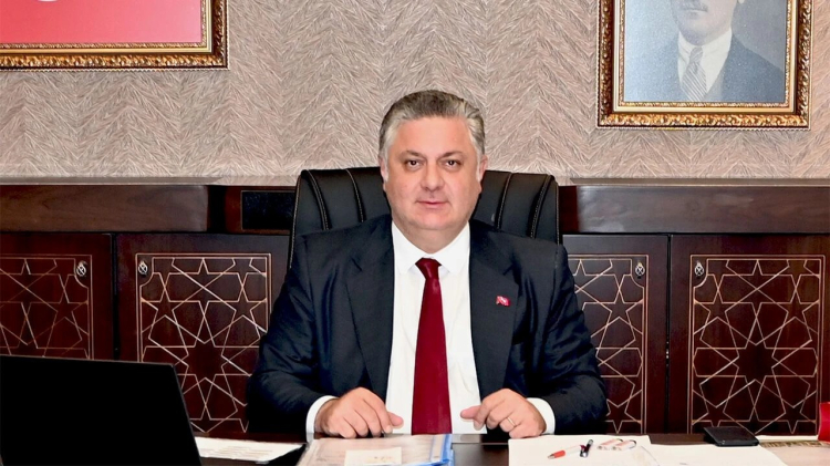Yalova Belediye Başkanı Mehmet Durman Caddesi'nde ki kazı çalılmaları hakkında bilgi verdi