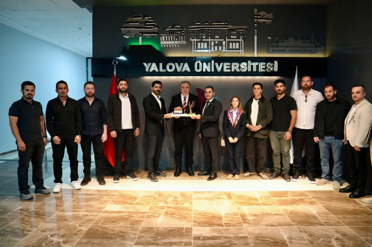 Ziyarette Yalova Üniversitesi ile Yalova Ticaret ve Sanayi Odası iş birliğinde hayata geçirilebilecek ortak projeler görüşüldü. 