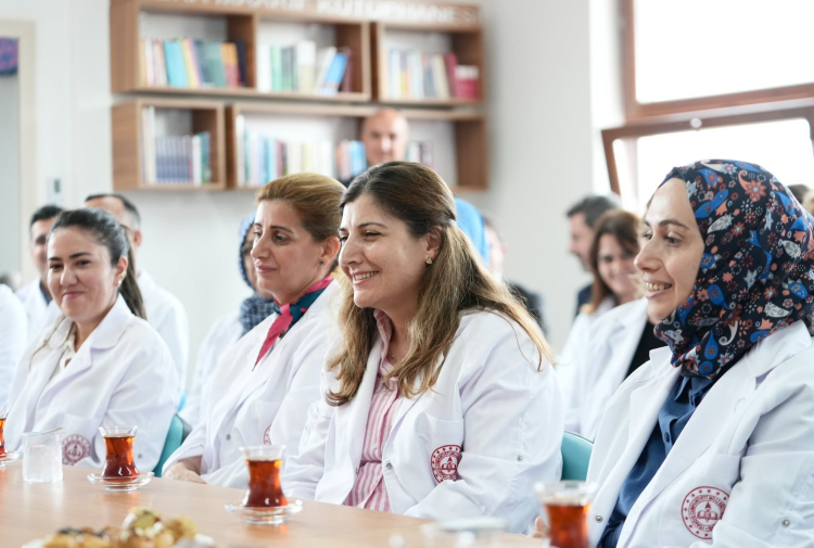 Millî Eğitim Bakanlığı (MEB), 24 Kasım Öğretmenler Günü kutlama programı çerçevesinde 81 il valiliğine genelge gönderdi. 