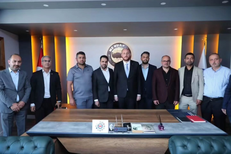 AK Parti Genel Başkan Yardımcısı Ahmet Büyükgümüş ve AK Parti Yalova İl Başkanı Umut Güçlü, Memur-Sen Yalova İl Temsilciliğini ziyaret etti.