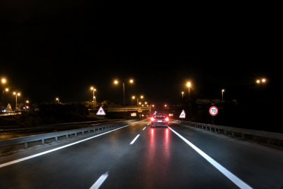 Yalova- Bursa otoyolunda sapağı kaçıran otobüsten tehlikeli manevra!