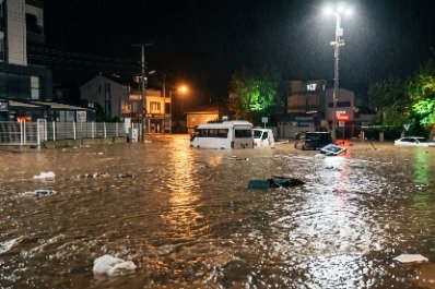 Armutlu’da sağanak yağış tehlikesi büyüyor! Vatandaşlara sokağa çıkmayın çağrısı!