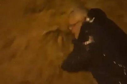 Yalova Armutlu’da korku dolu anlar! Vatandaş sele kapıldı...