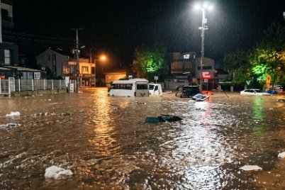 Yalova'da sağanak yağış faciası: araçlar sular altında kaldı!