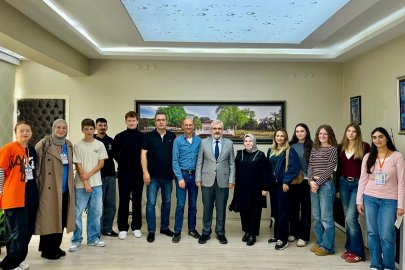 Almanya'dan gelen öğrenciler Müdür Yılmaz'ı ziyaret etti
