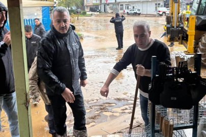 Armutlu Kaymakamı Erinç Demir, selin vurduğu ilçede incelemelerde bulundu