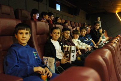 Çiftlikköy’ün minik yıldızları sinema keyfi yaptı
