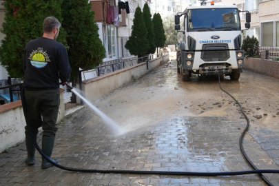 Çınarcık’ta şiddetli yağışların ardından temizlik seferberliği sürüyor