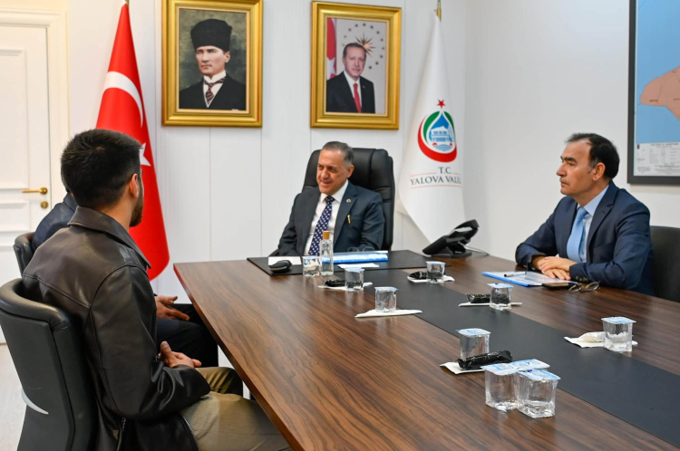 Yalova Valisi Dr. Ahmet Hamdi Usta, Halk Günü buluşması kapsamında vatandaşları kabul etti
