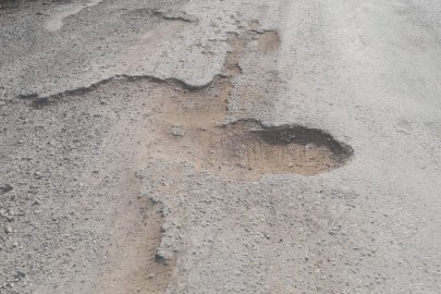 Yalova’daki derin çukurlar sürücülerin kabusu oldu!