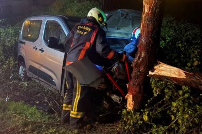 Yalova’da feci kaza! Kontrolden çıkan araç ağaca saplandı...