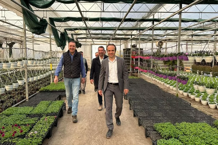 AK Parti Altınova Belediye Başkan Adayı Regayip Ahmet Özyiğit çiçekçileri ziyaret etti; “Çiçekçilik ilçeyle özdeşleşmiş bir sektör