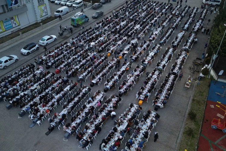 AK Parti Altınova İlçe Başkanlığından 3 bin kişilik dev iftar