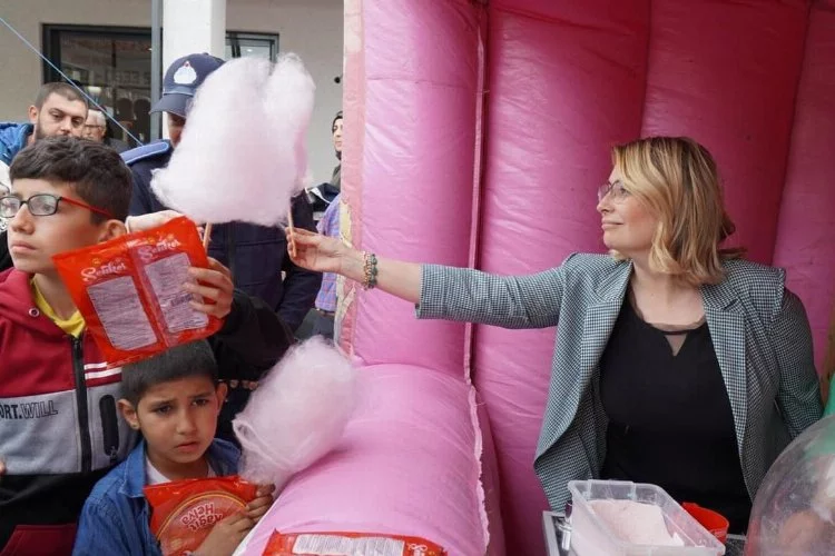 Altınova Belediye Başkanı Fazlaca 23 Nisan coşkusunu çocuklar ile birlikte yaşadı