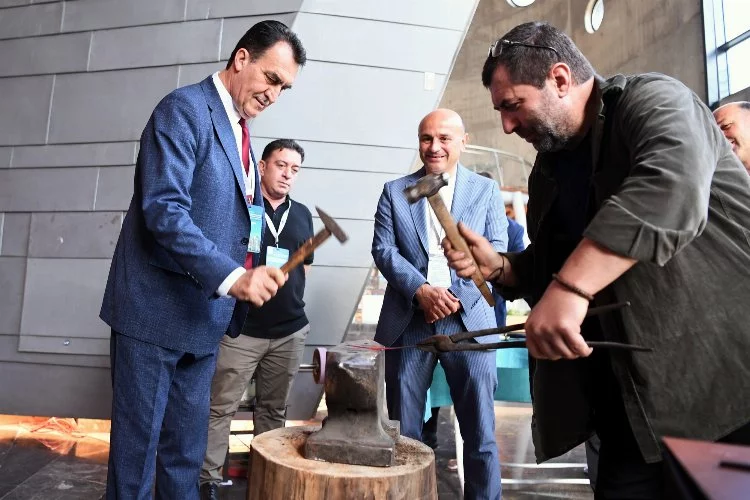 Altınova Belediye Başkanı Metin Oral Tarihi Kentler Birliği toplantısına katıldı