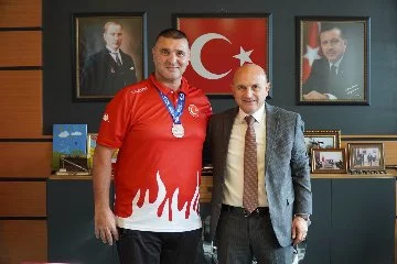 Altınova Belediyesi Güreş Takımı Koordinatörü Mustafa Bayram, dünya üçüncüsü oldu