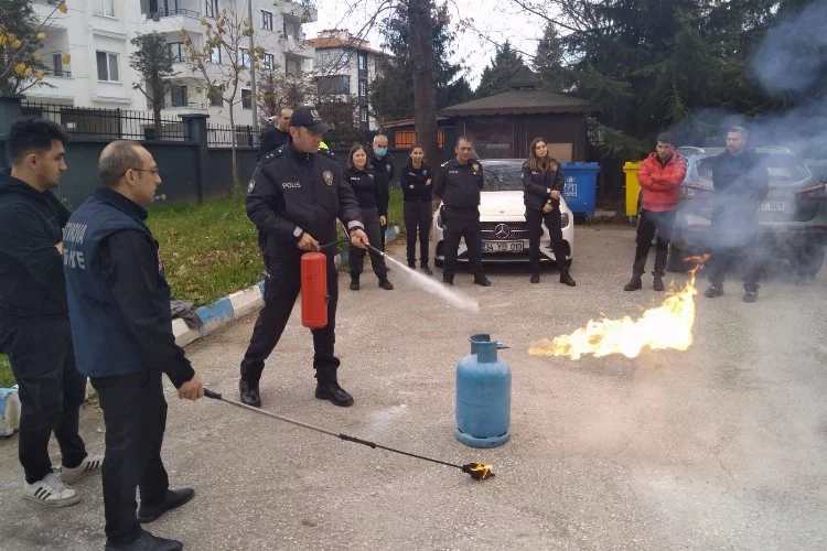 Altınova İlçe Emniyet personeline yangın eğitimi