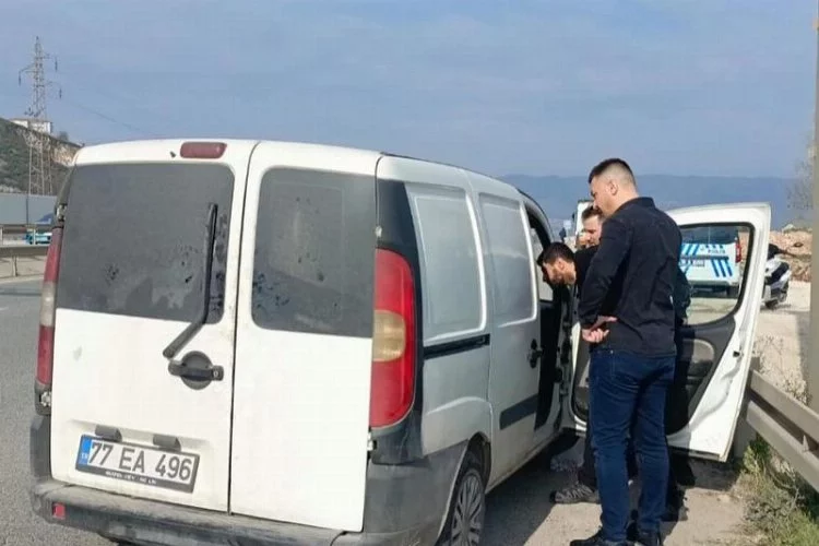 Bursa- Yalova yolu üzerinde araç içinde hareketsiz halde bulunan şoför hayatını kaybetti