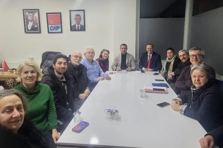 CHP Çiftlikköy Belediye Başkan Adayı Adil Yele ilçe yönetim kurulu toplantısına katıldı