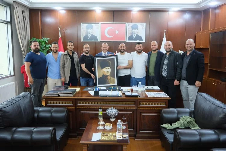 Çiftlikköy Belediye Başkanı Adil Yele ziyaretçilerini ağırladı