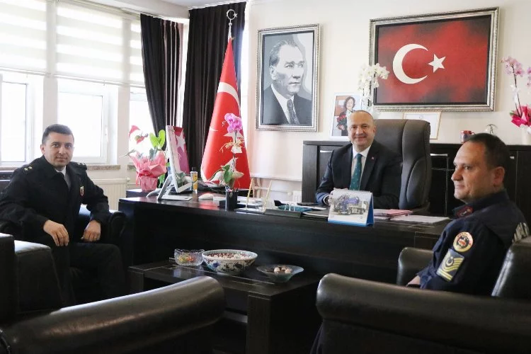 Çınarcık İlçe Jandarma Komutanı Mustafa Koçak, Belediye Başkanı Avni Kurt’a hayırlı olsun ziyaretinde bulundu
